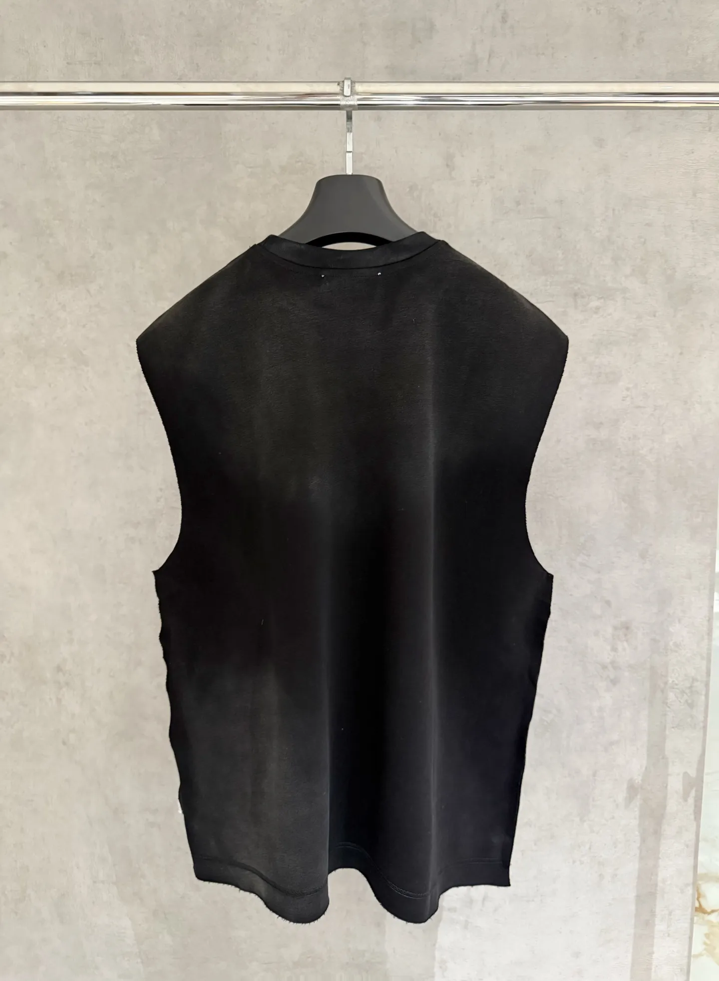 🅿️200 [Strict quality control] CH Crow Heart Sleeveless Round Neck T-shirt 320g heavy-duty composite fabric The upper body is wide and stylish Ice-feeling experience on the inside Waist side splicing tailoring Spray horse slip plus burning process The oversize version highlights the trendy design Size: L-4XL
